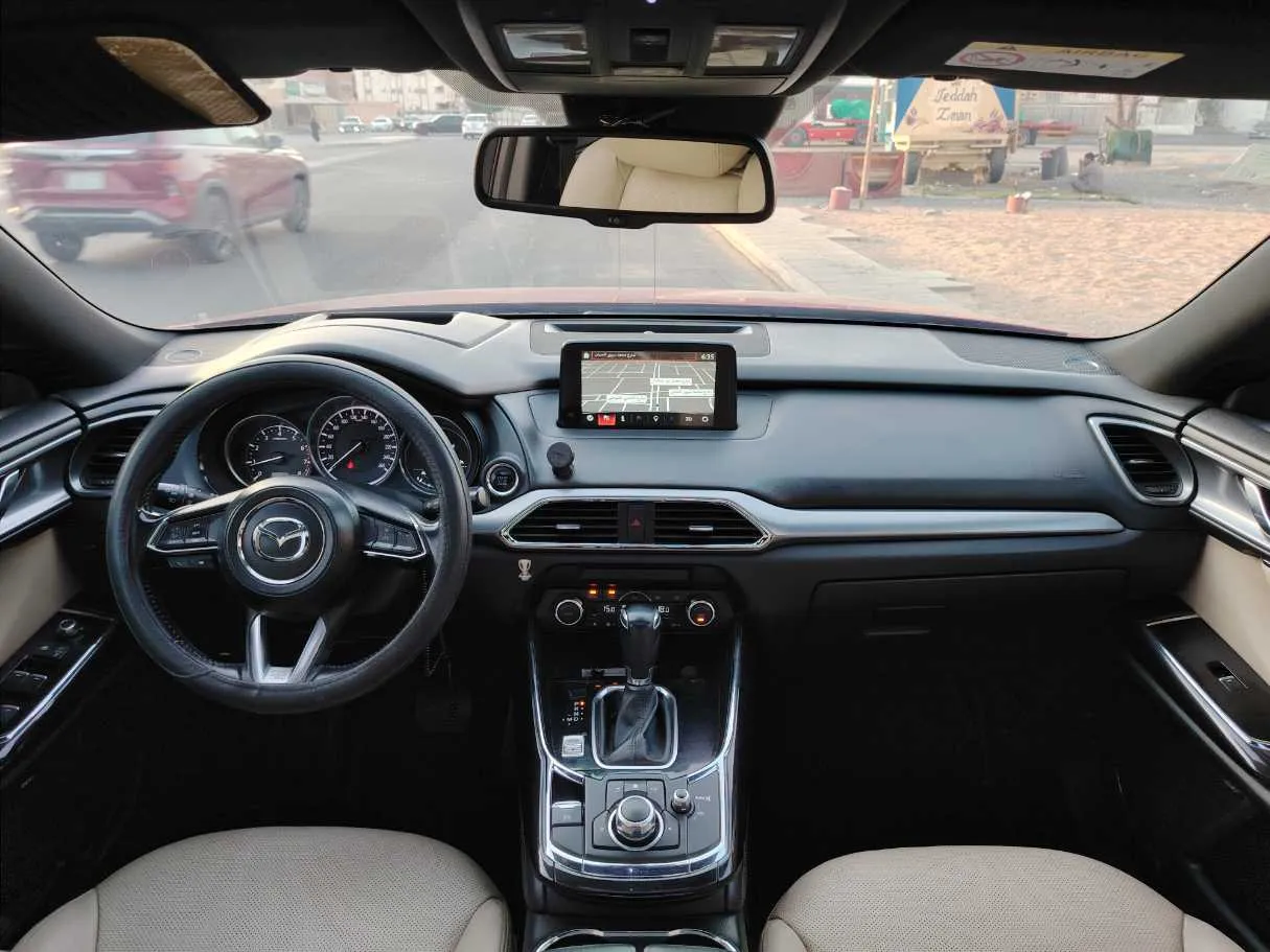 Car image 18