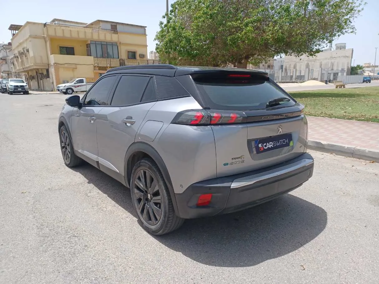 Car image 19