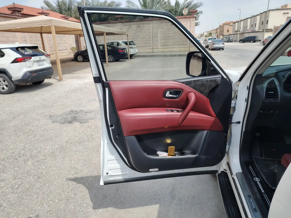 Car image 10