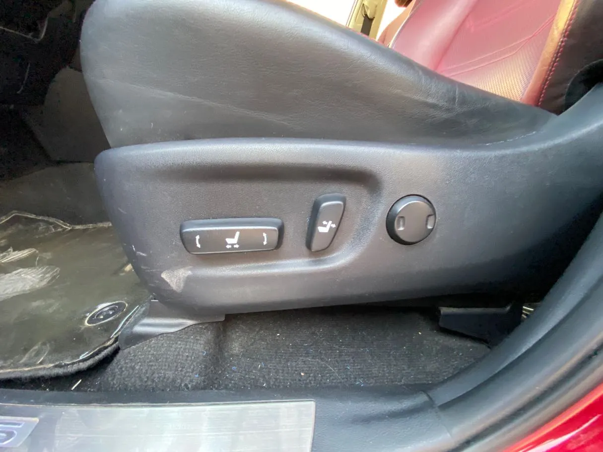 Car image 25