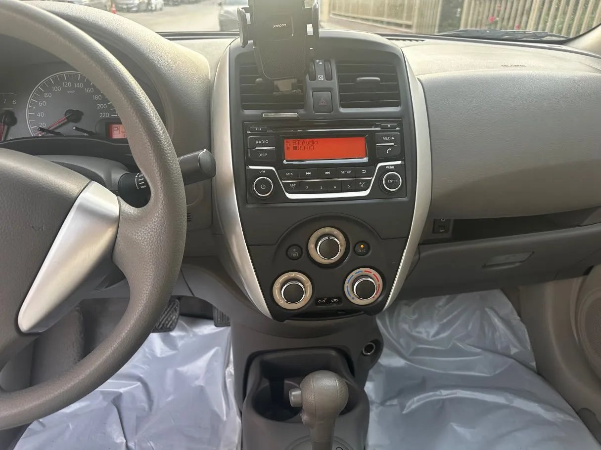 Car image 18