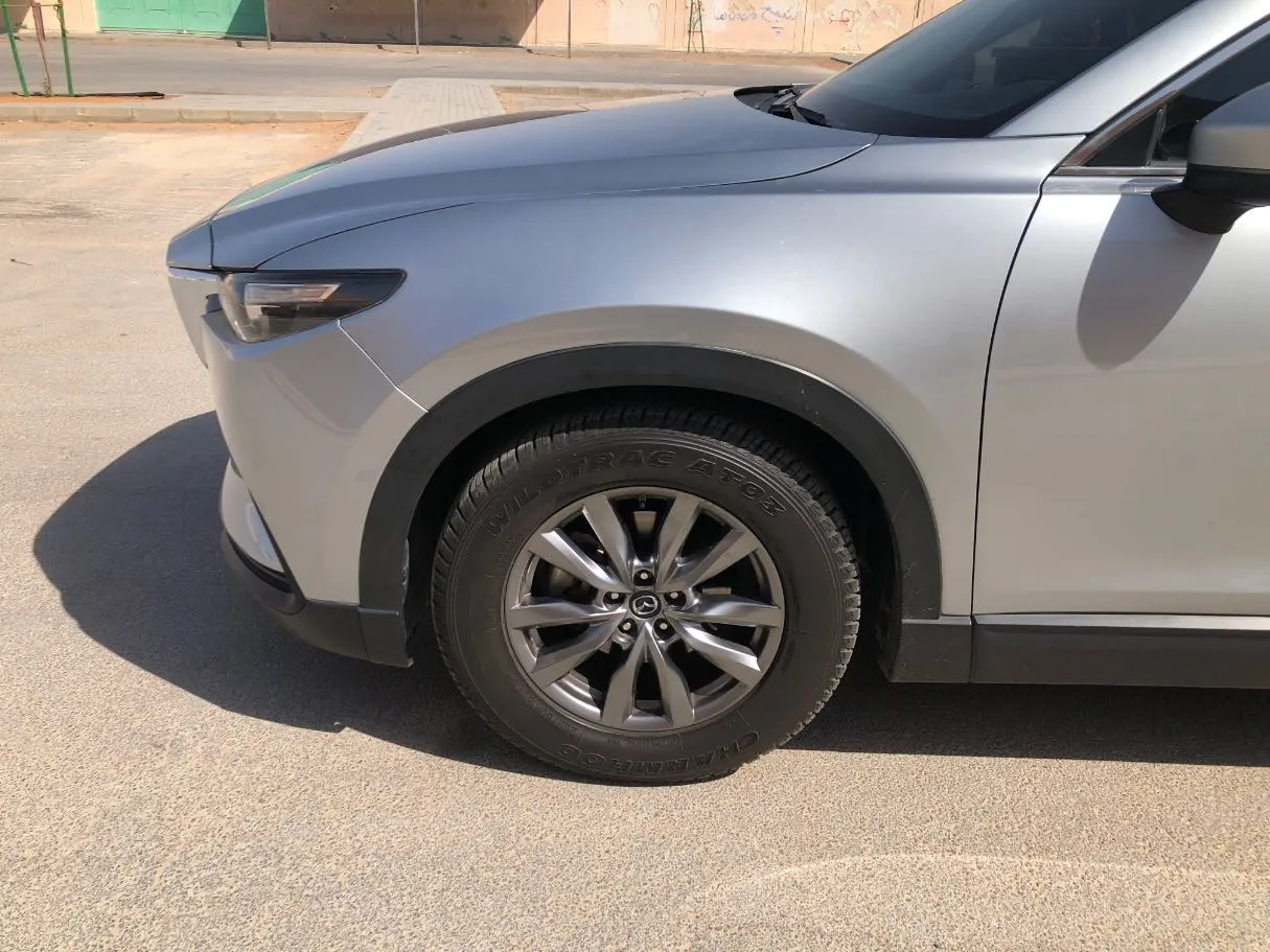 Car image 9