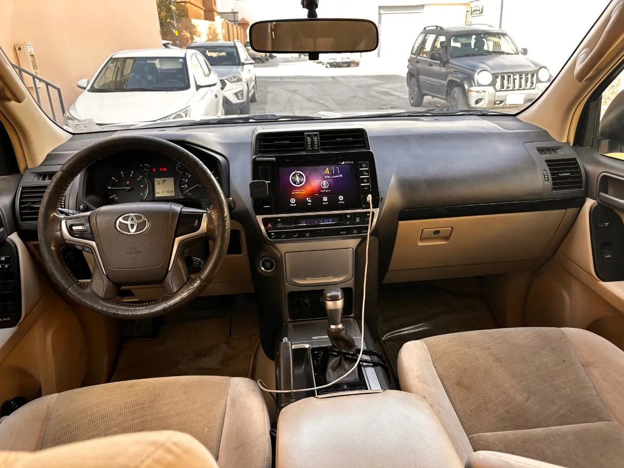 Car image 17