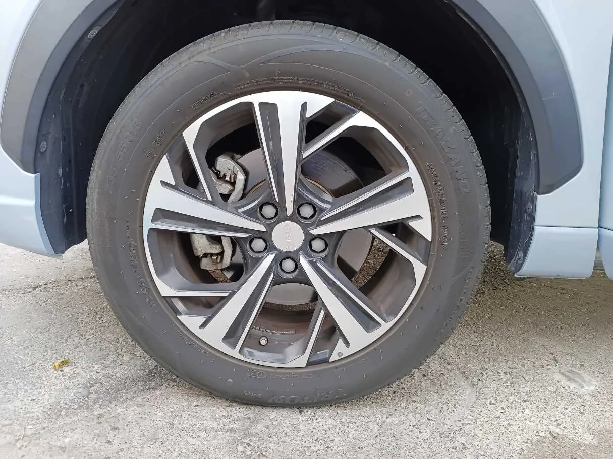 Car image 9