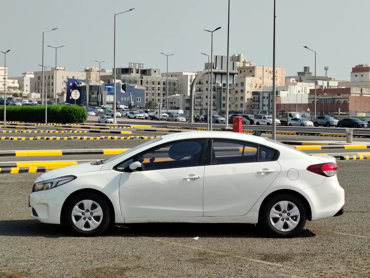 Car image 8