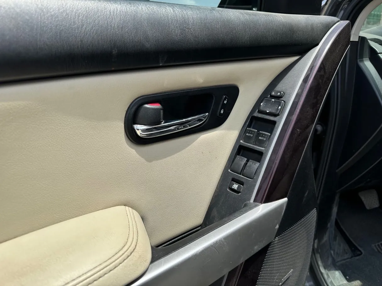 Car image 24