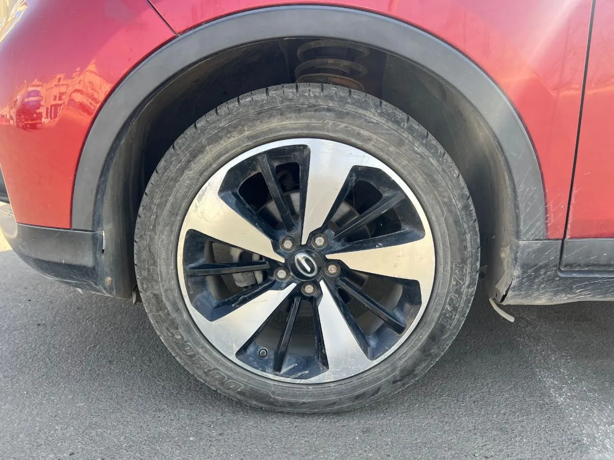 Car image 9