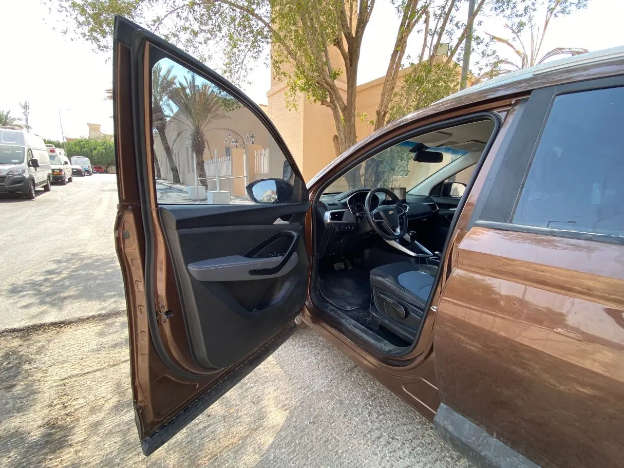 Car image 10