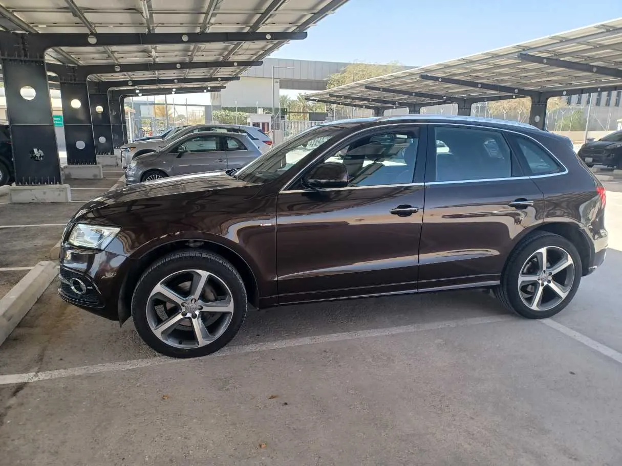 Car image 8