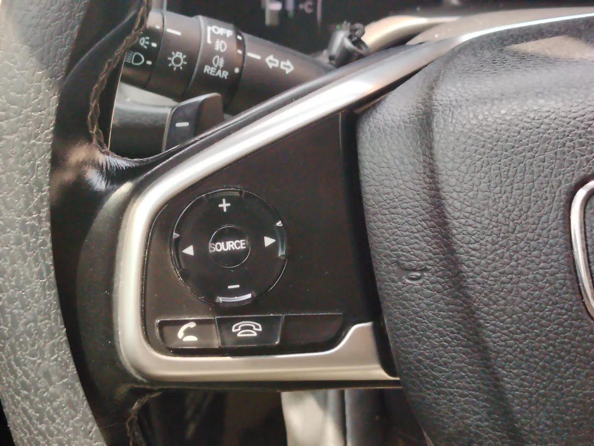 Car image 24