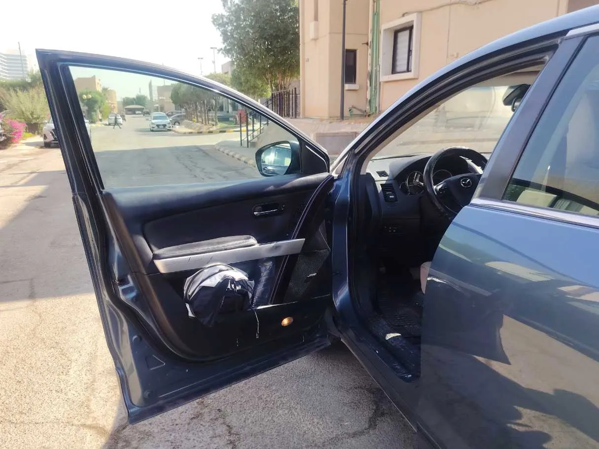 Car image 11