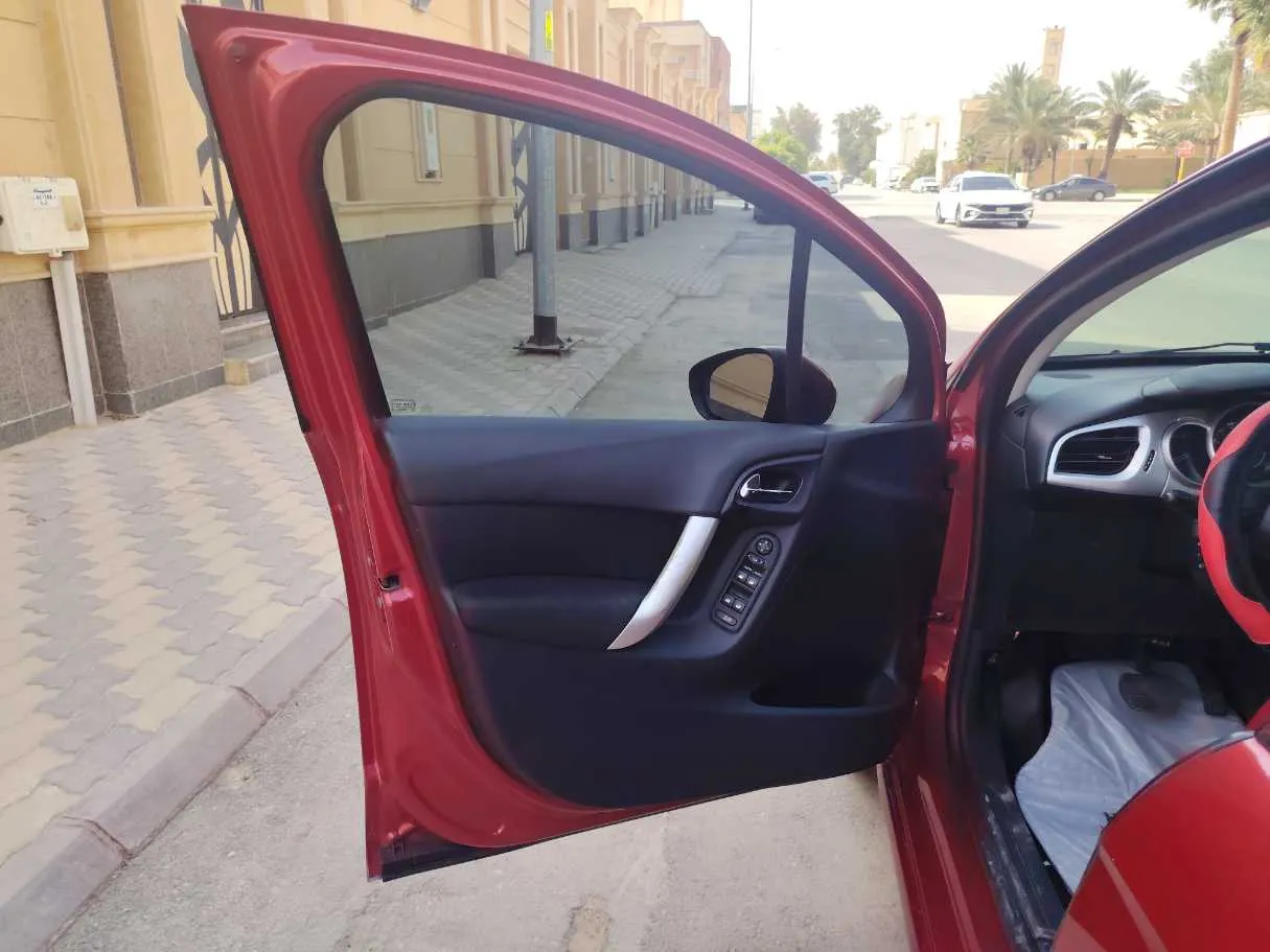 Car image 11