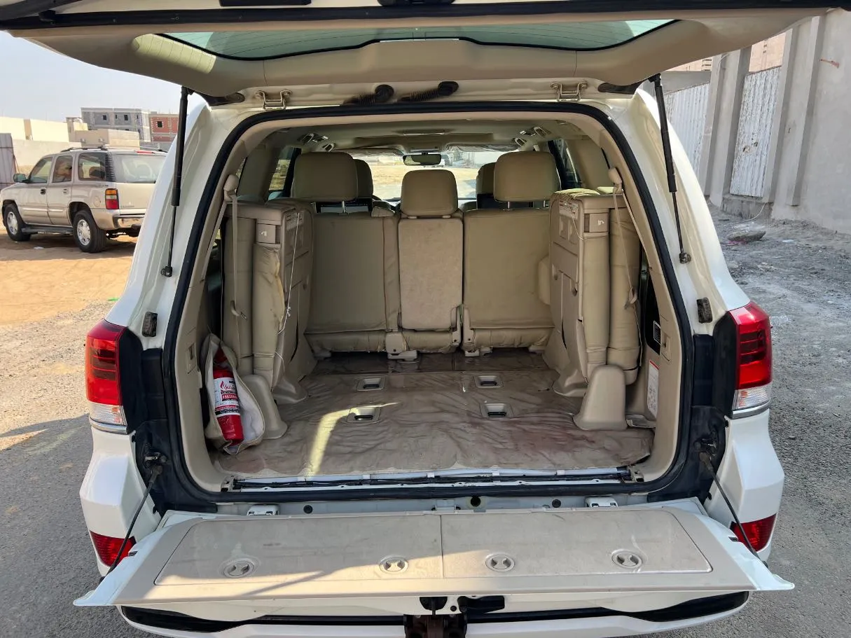 Car image 22