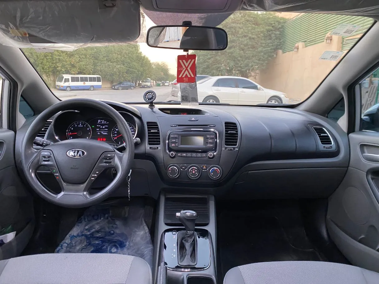 Car image 14