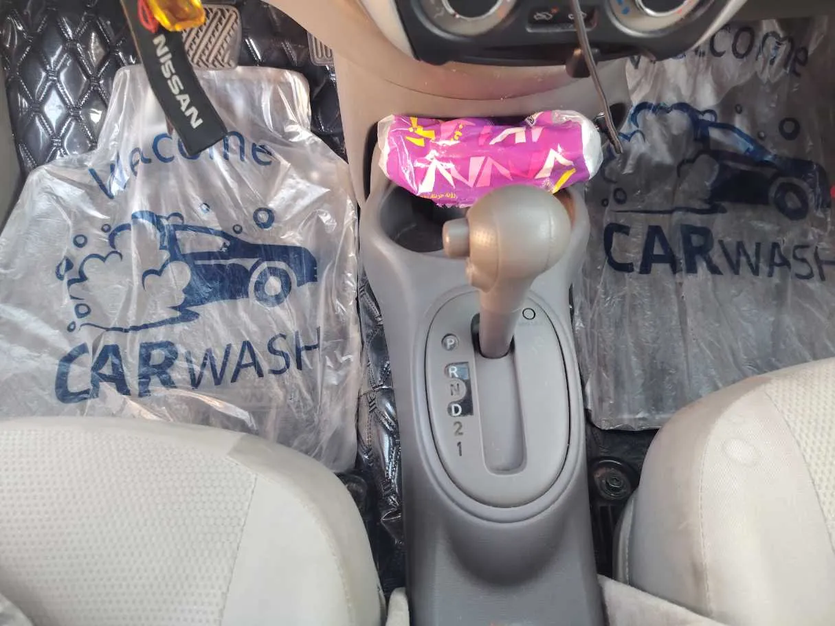 Car image 19