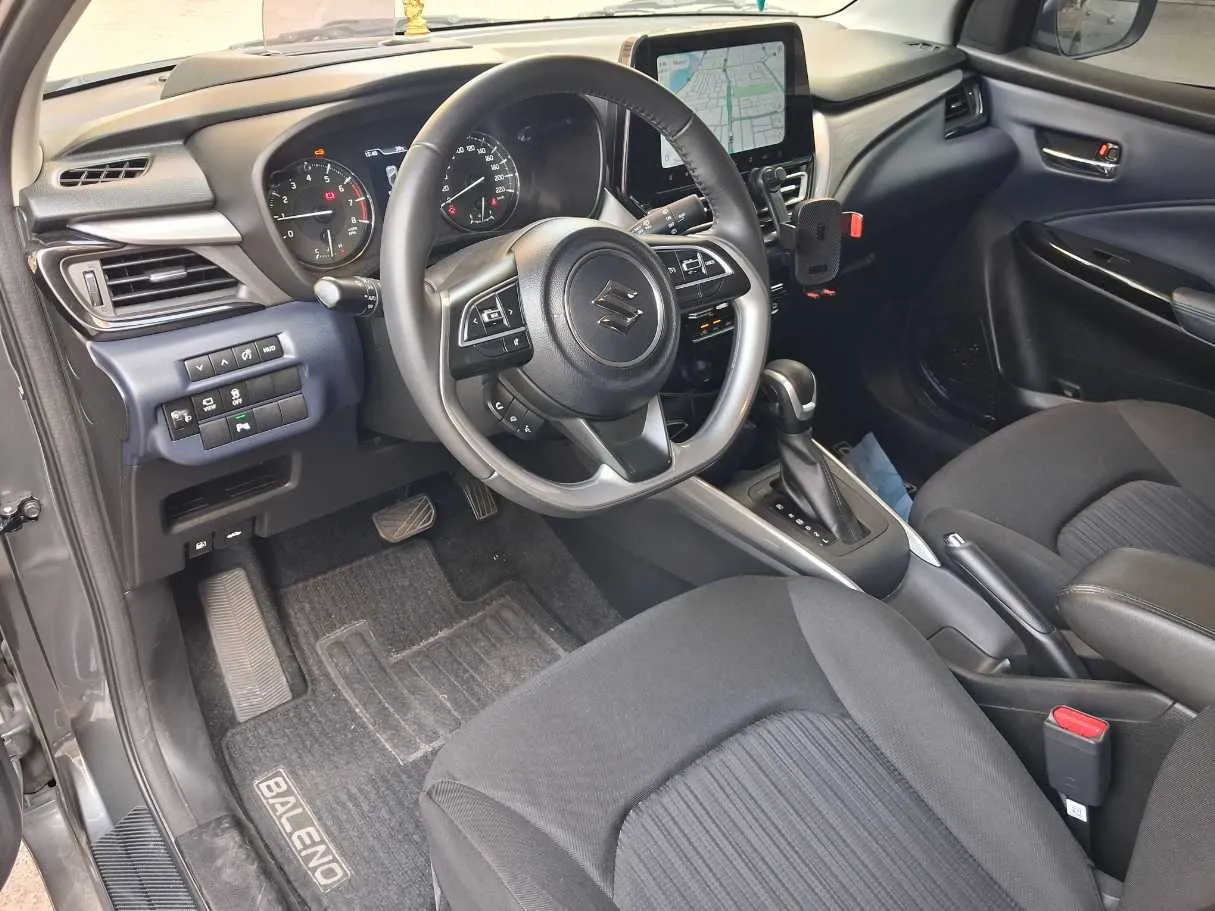 Car image 11