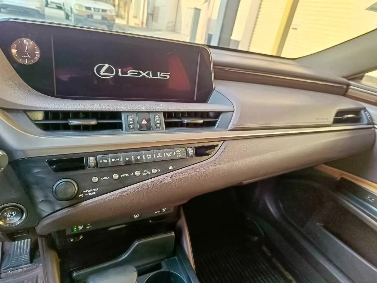 Car image 23