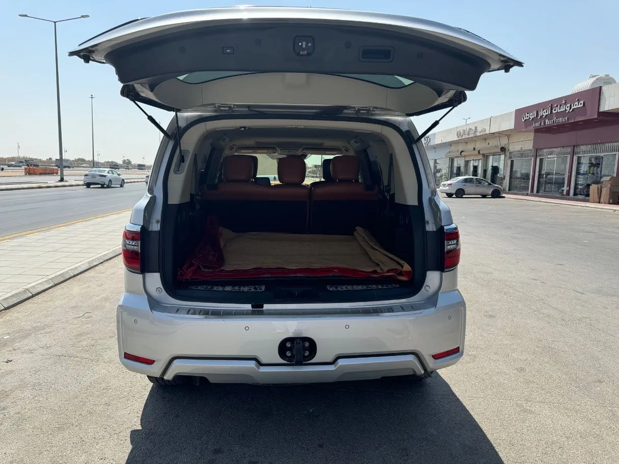 Car image 25
