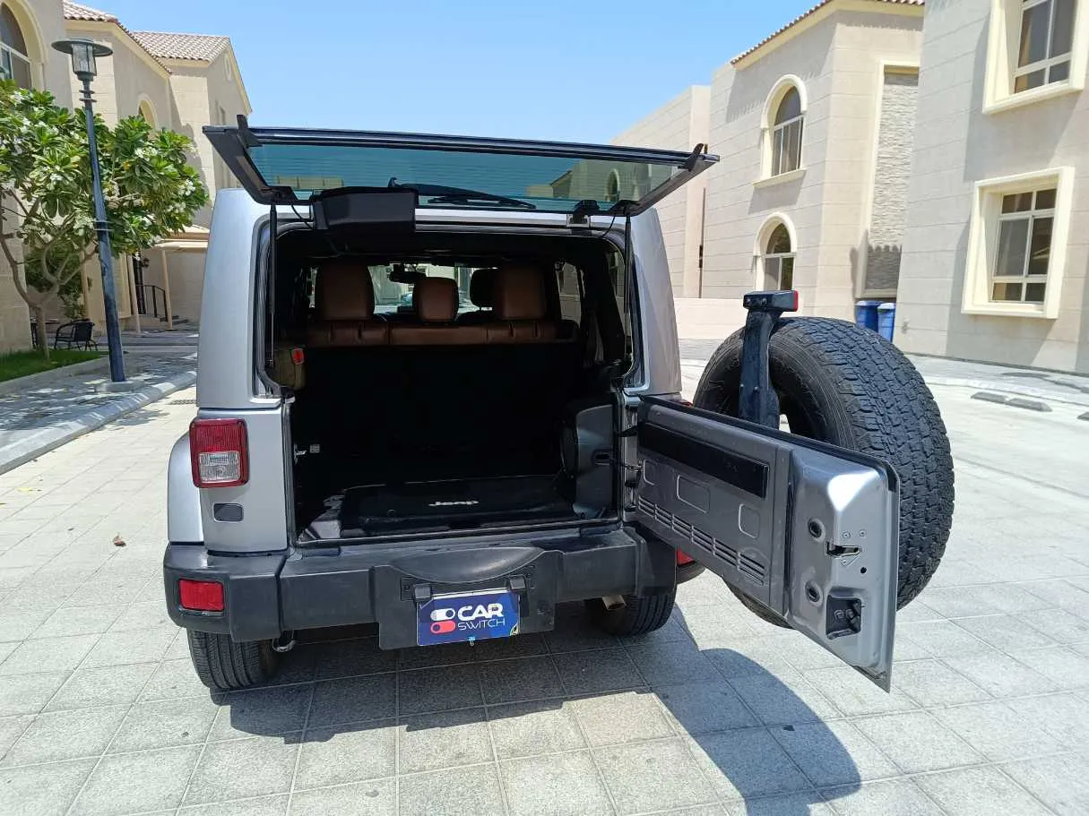 Car image 24