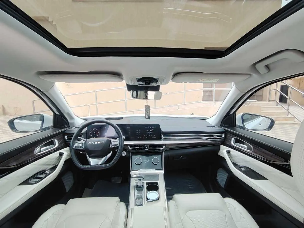 Car image 19