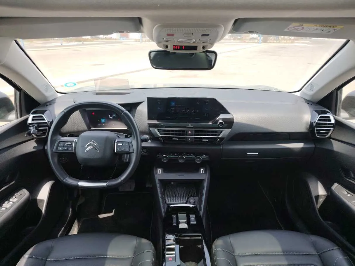 Car image 19