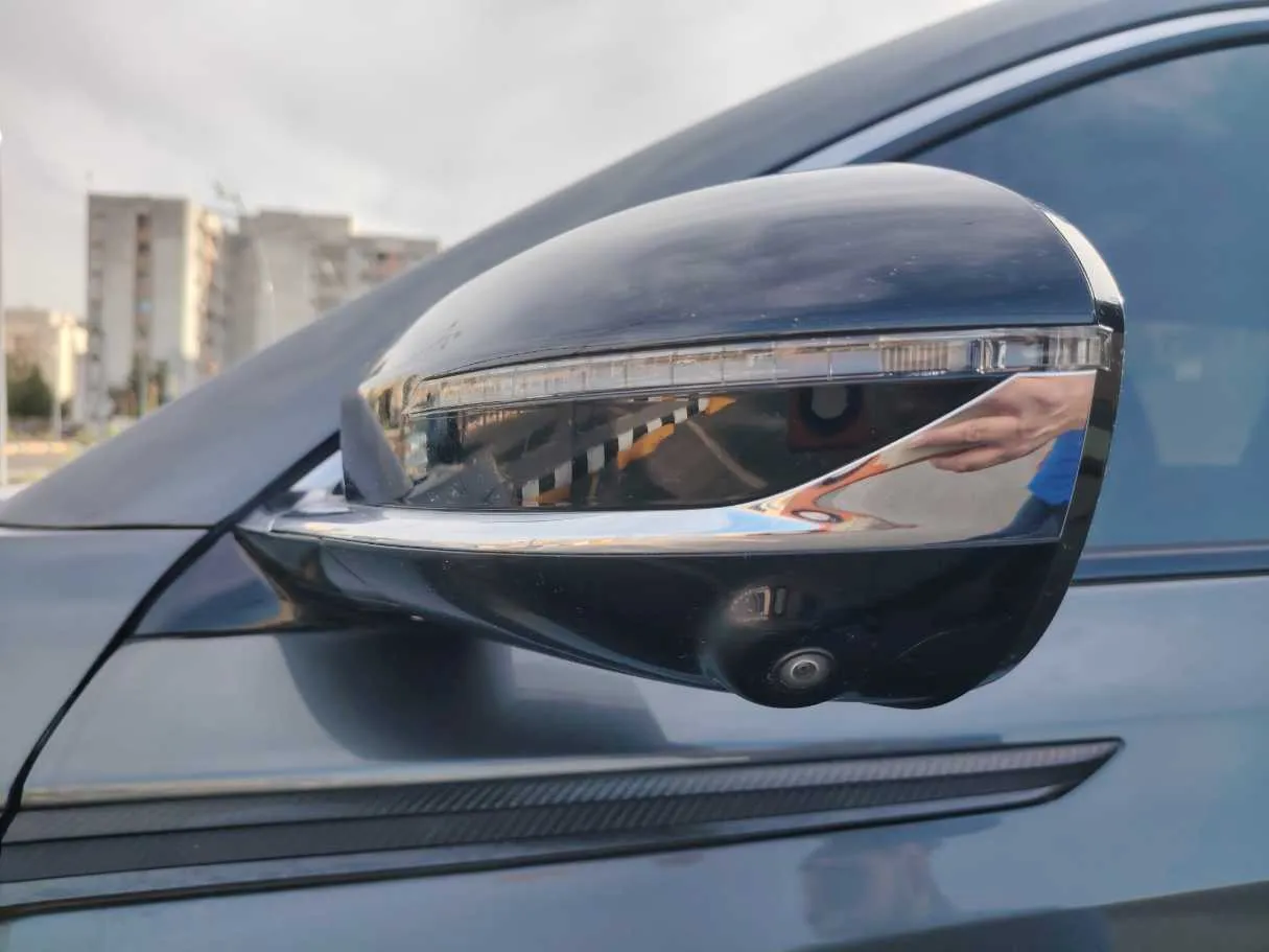 Car image 30
