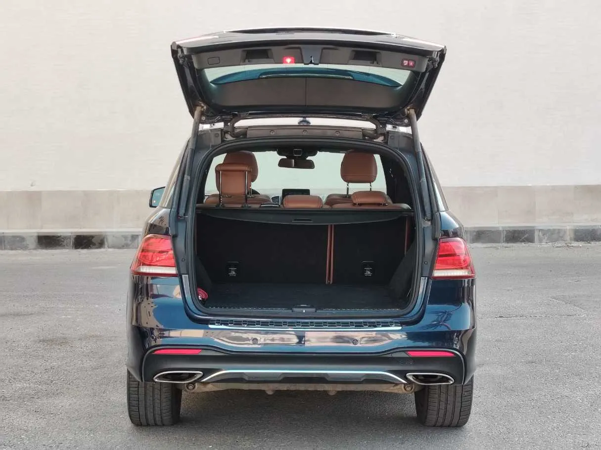 Car image 25