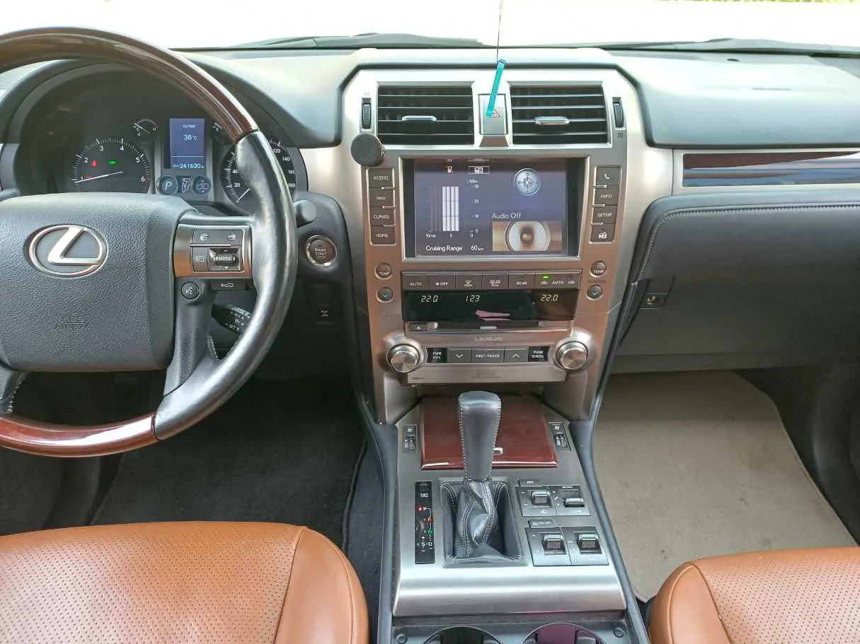 Car image 17