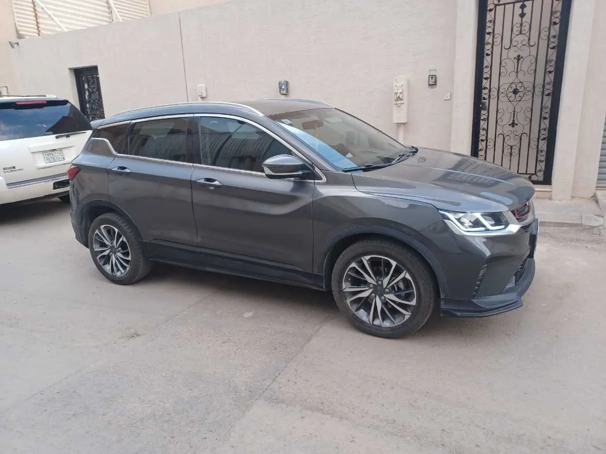 Car image 4