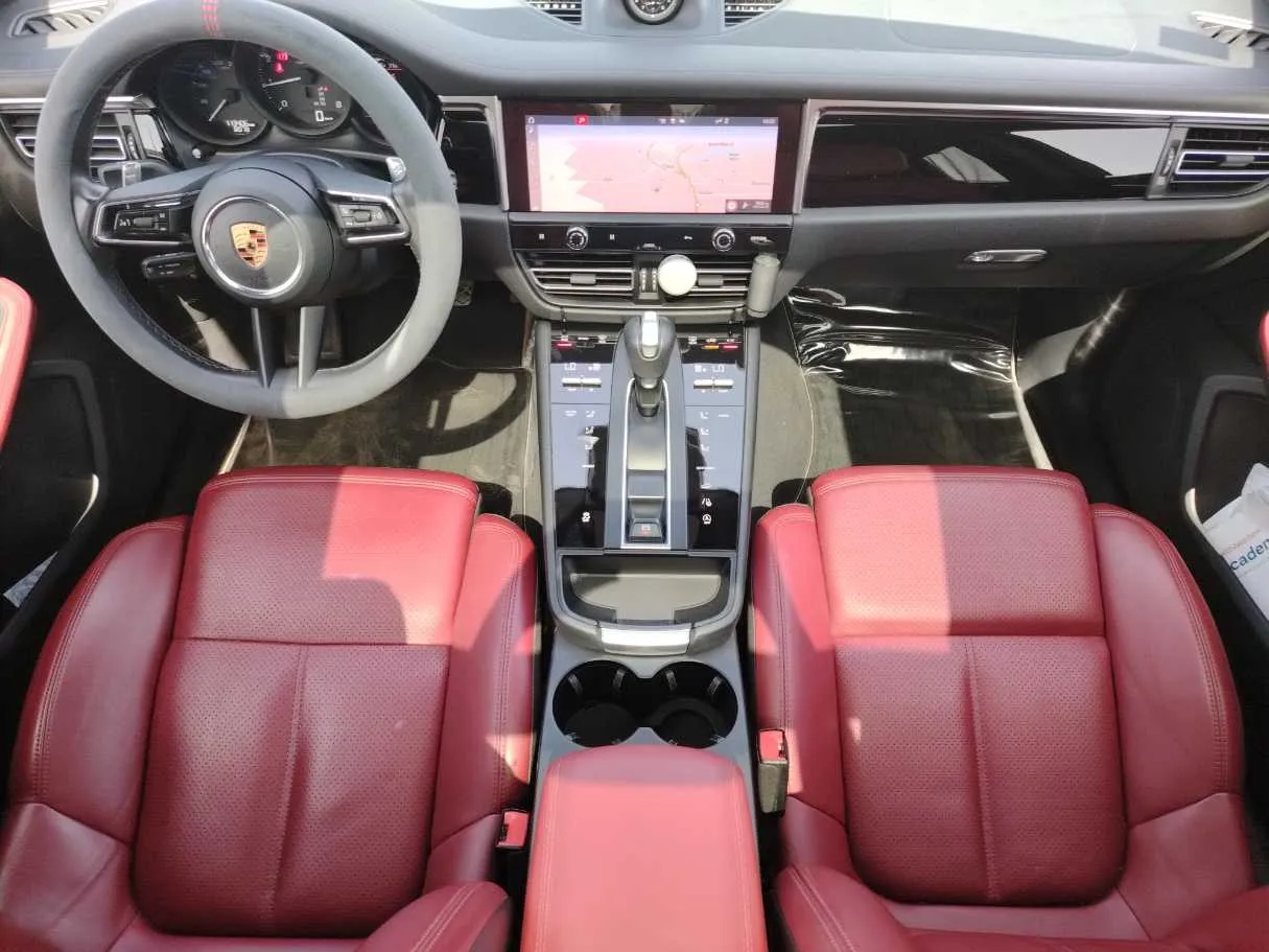 Car image 20