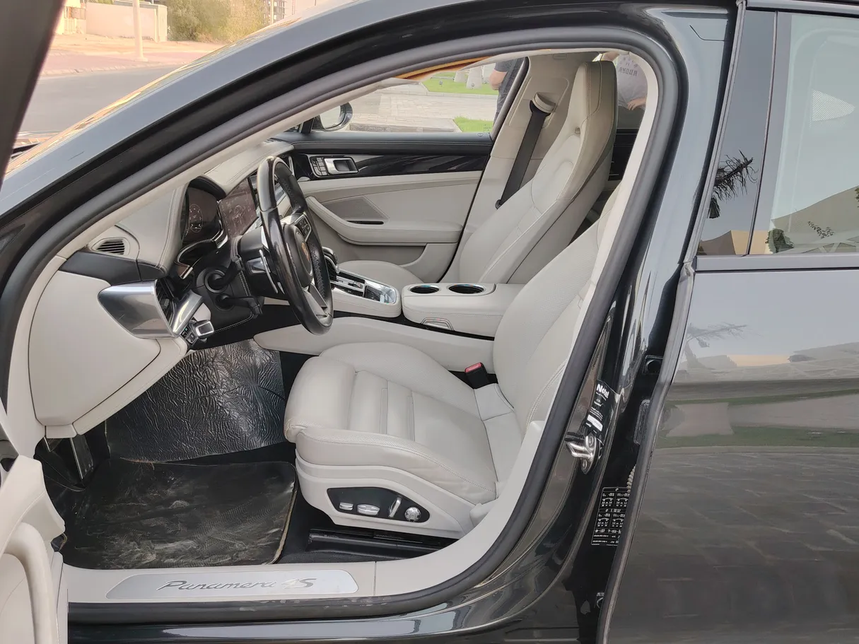 Car image 13