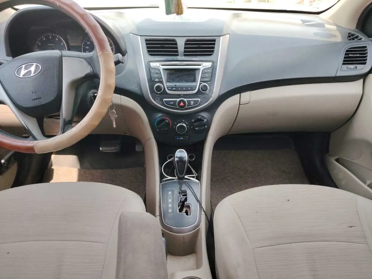 Car image 18