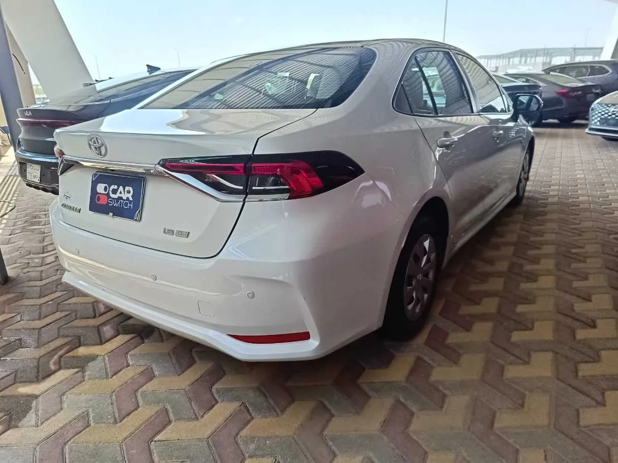Car image 4