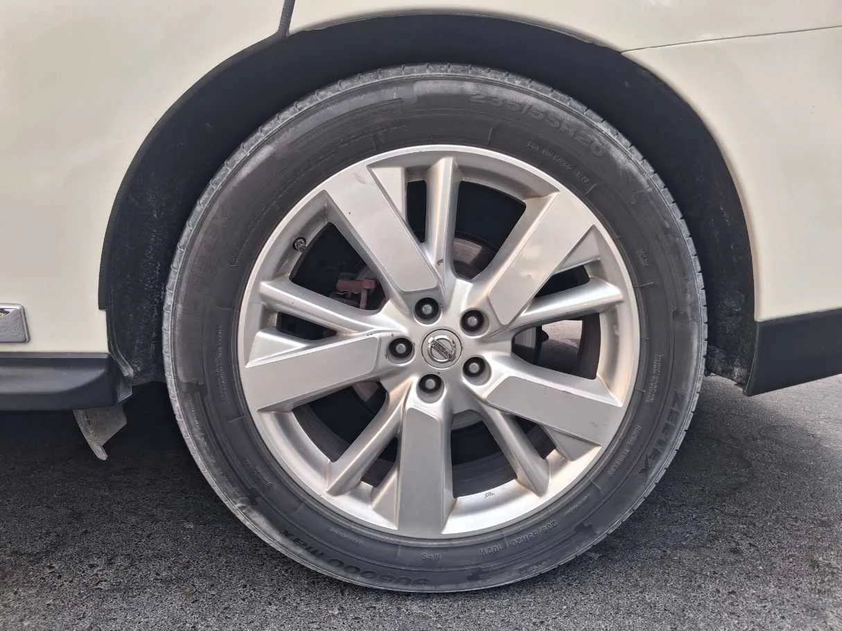 Car image 9