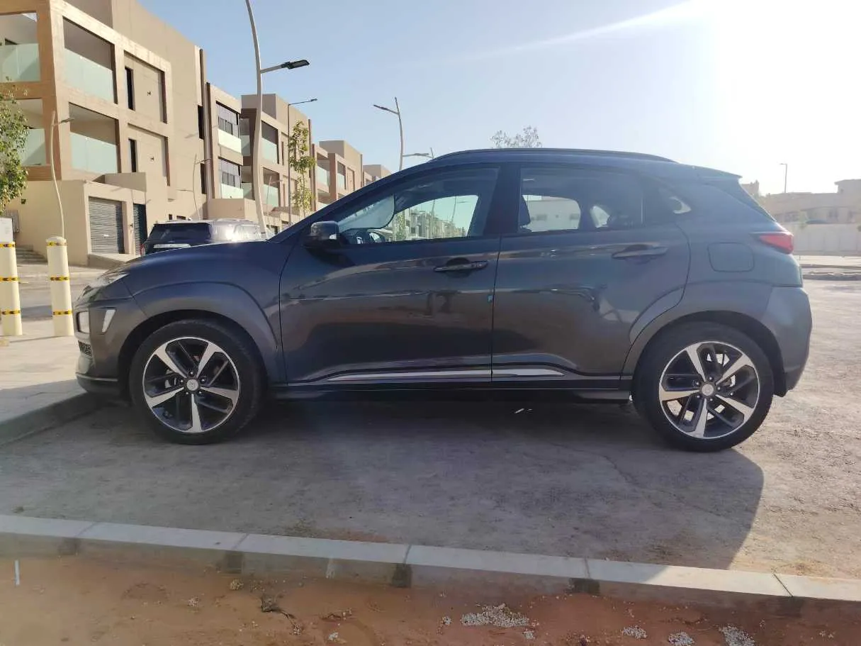Car image 8