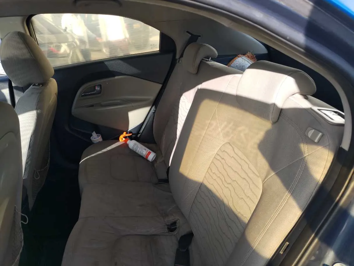 Car image 18