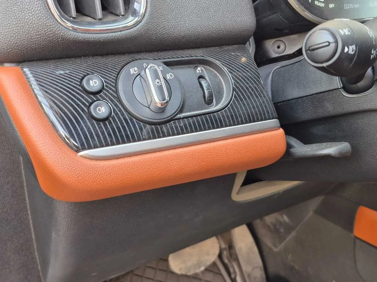 Car image 21