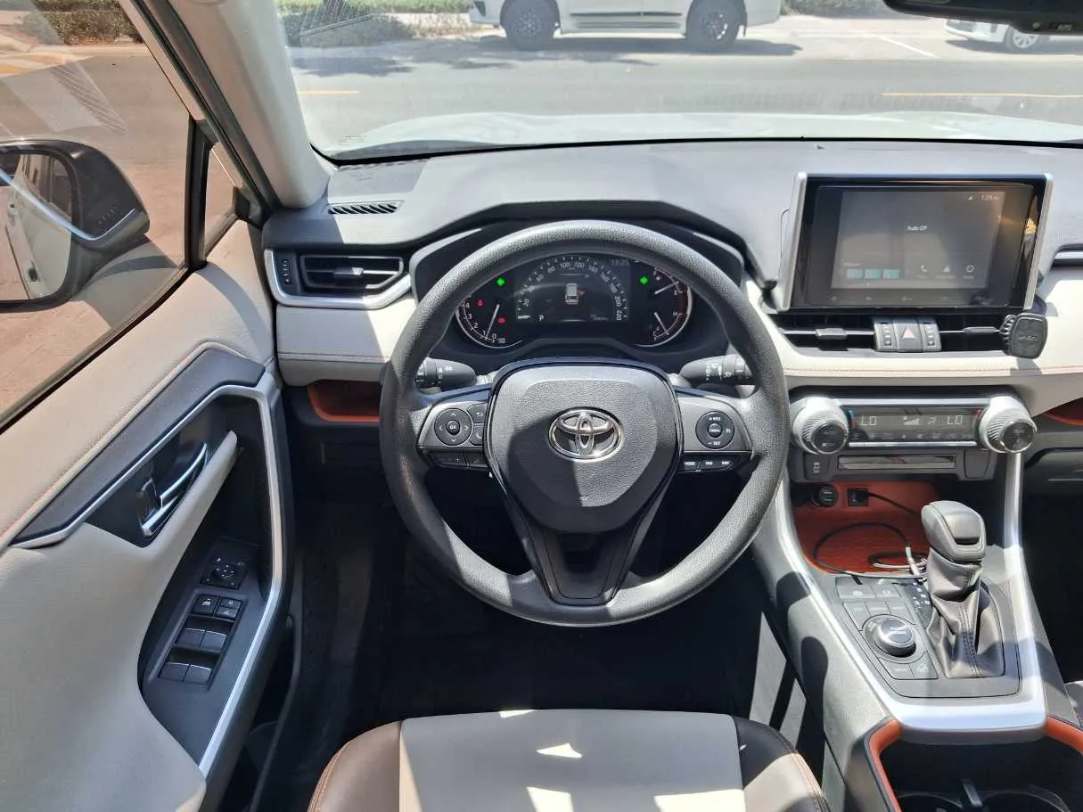 Car image 18