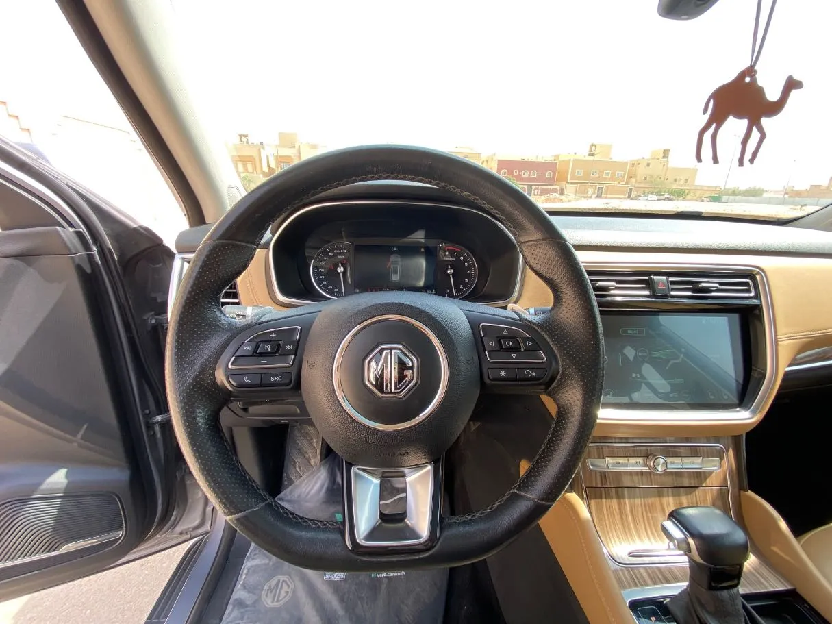 Car image 17