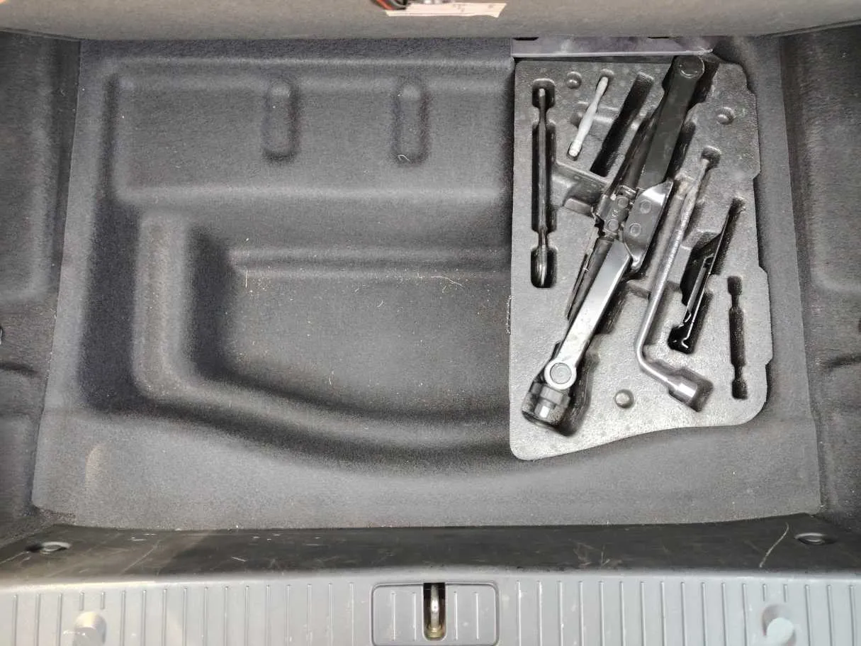 Car image 35