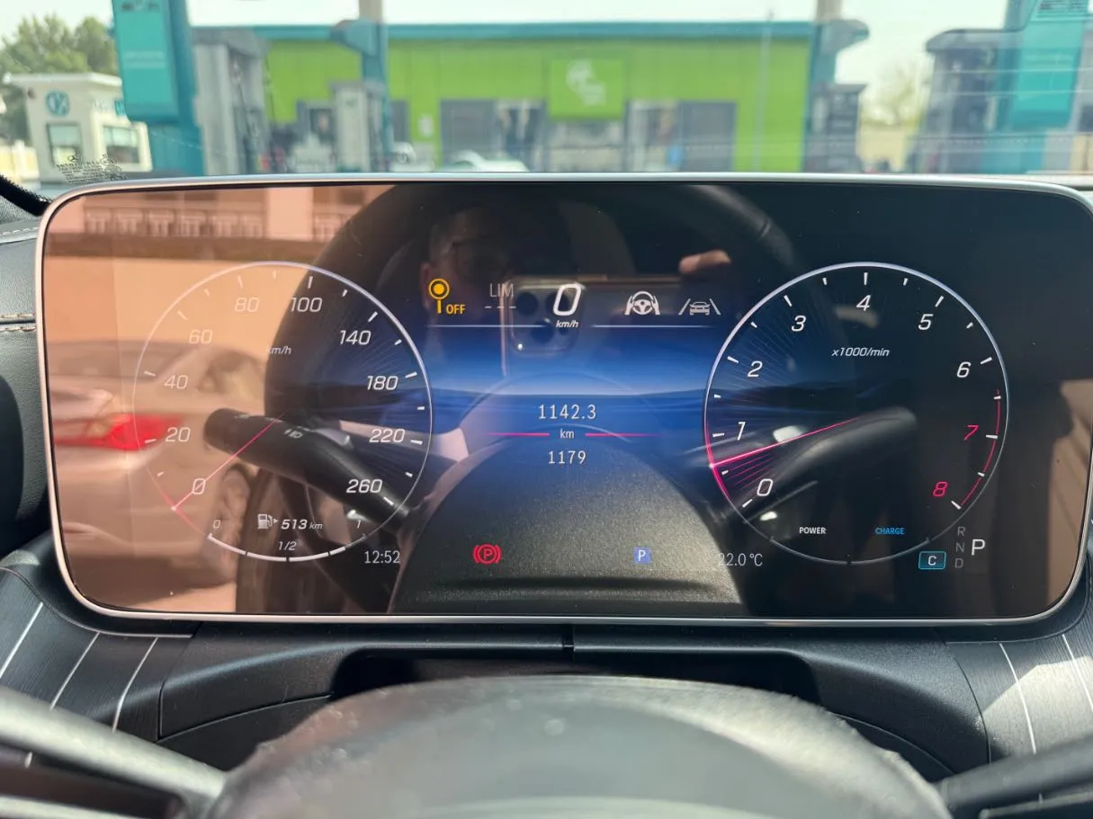 Car image 19