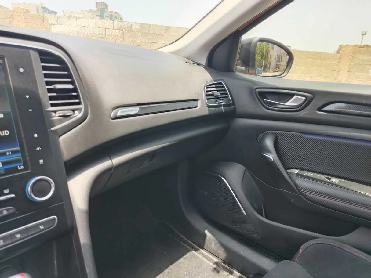 Car image 30