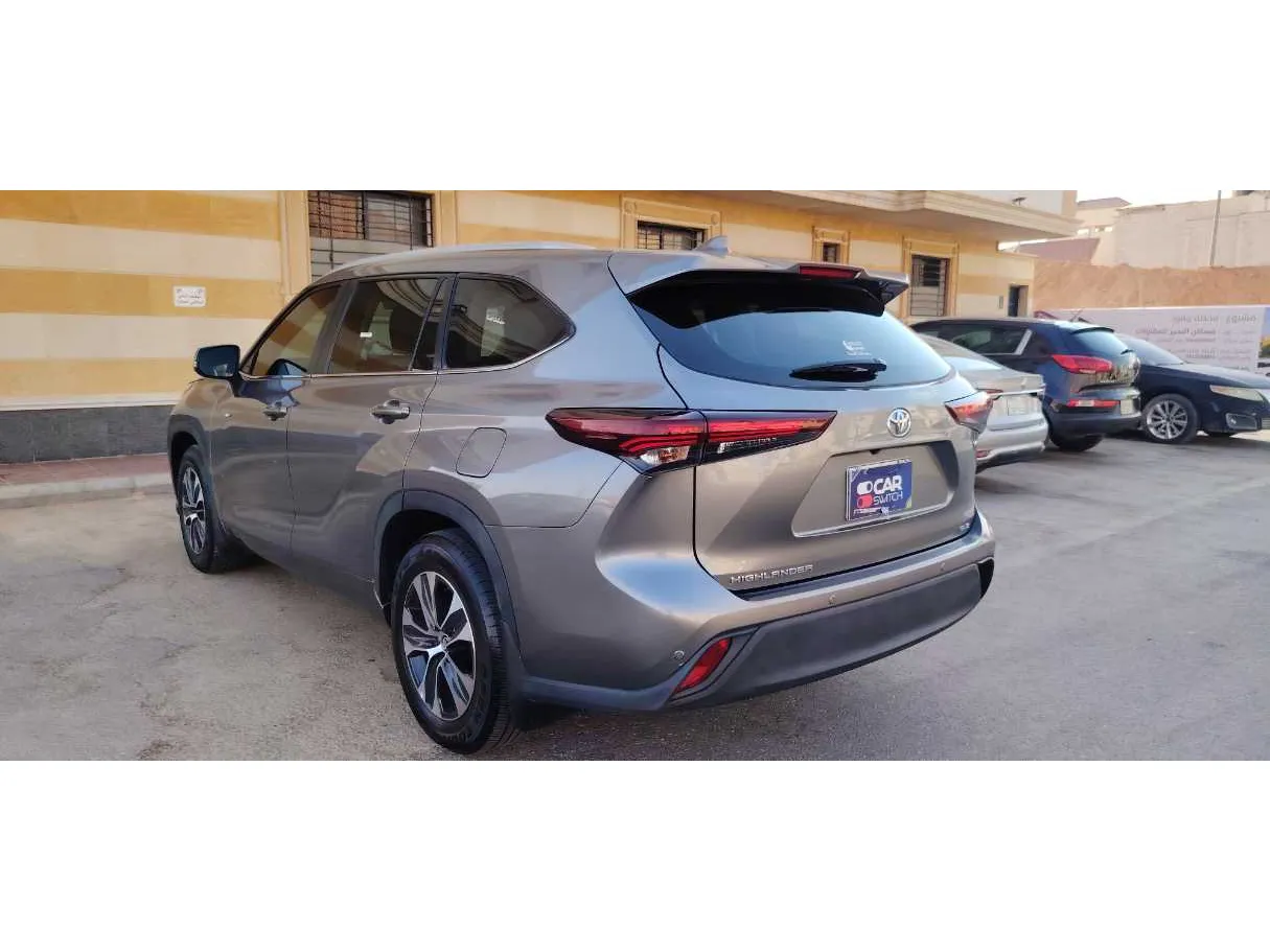 Car image 7