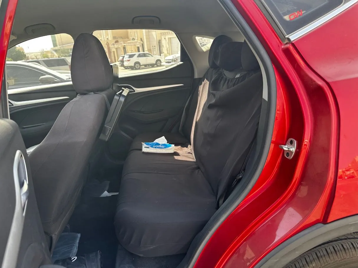 Car image 14