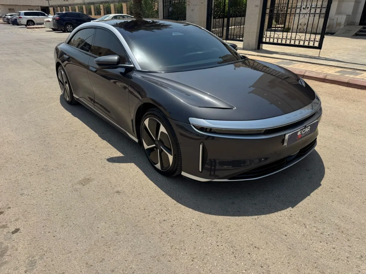 Car image 3