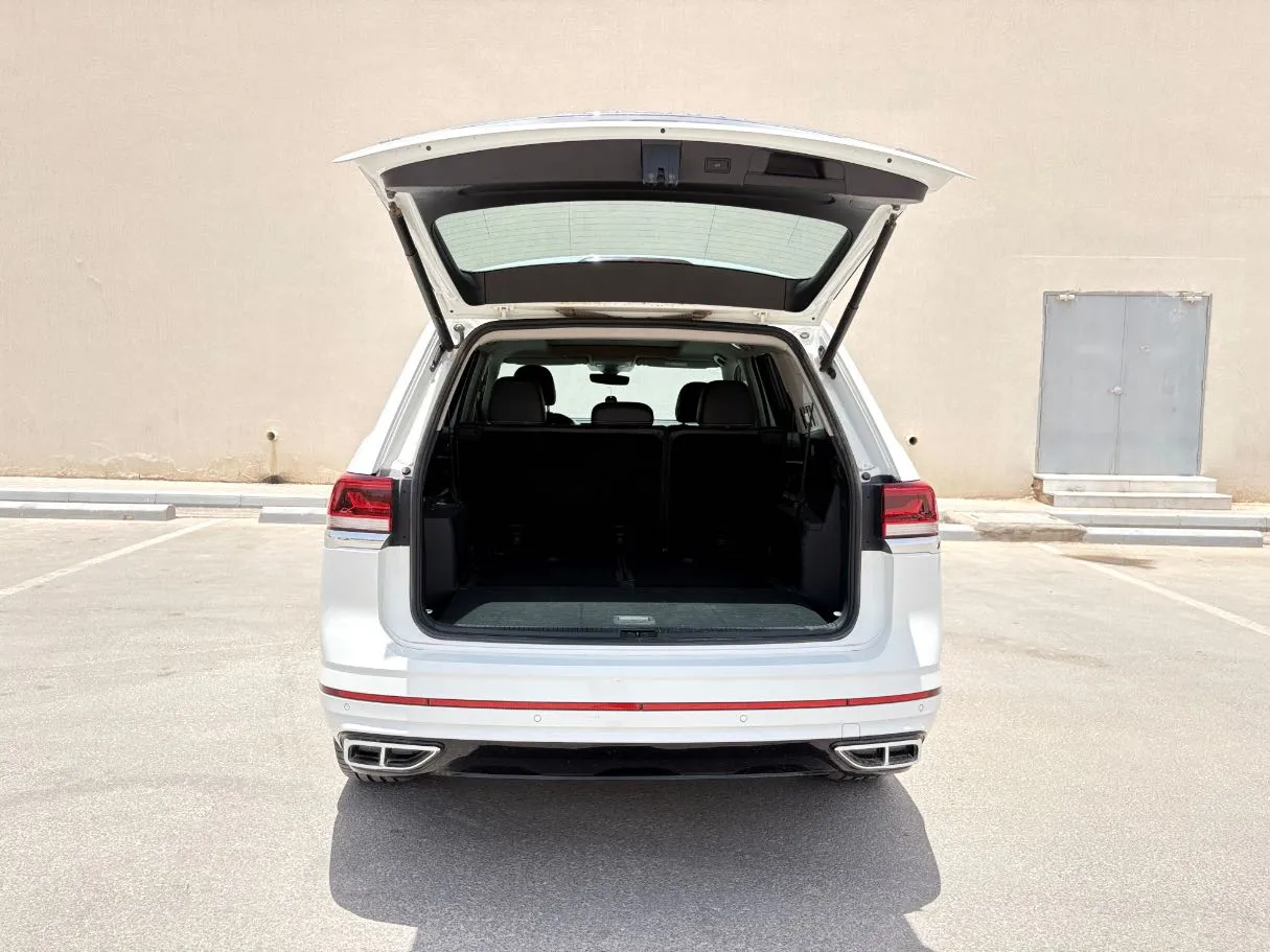 Car image 23