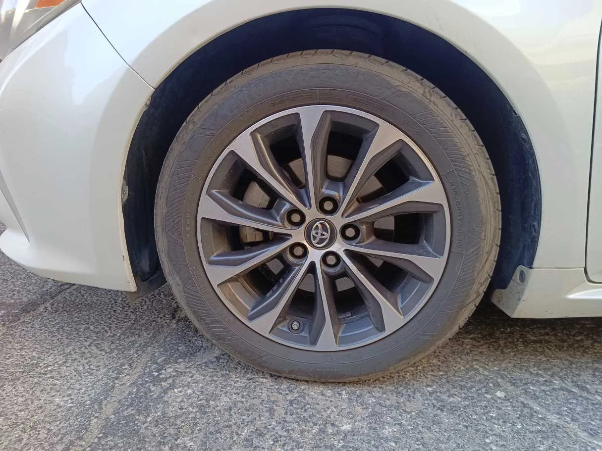 Car image 10