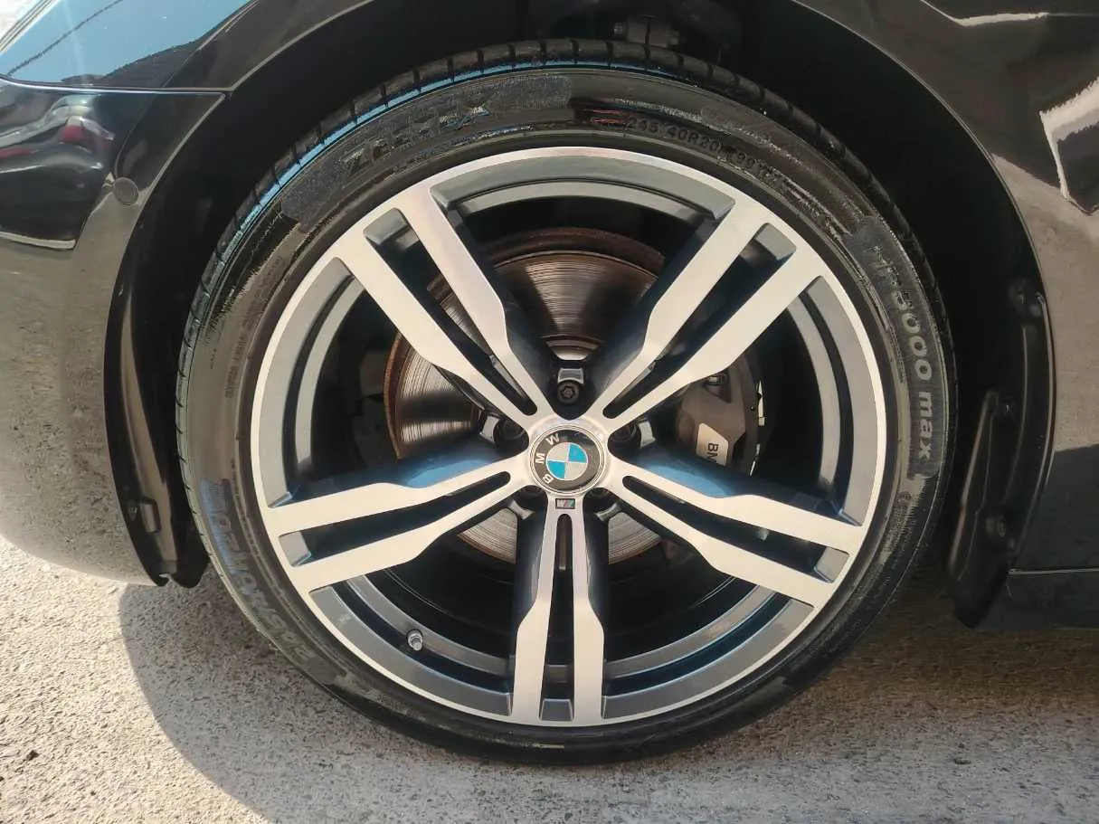 Car image 10