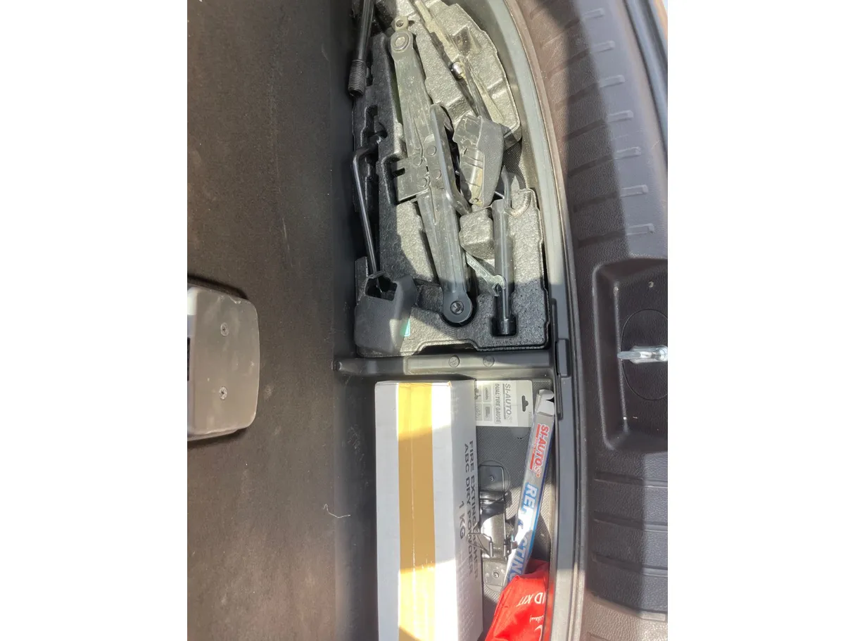 Car image 24