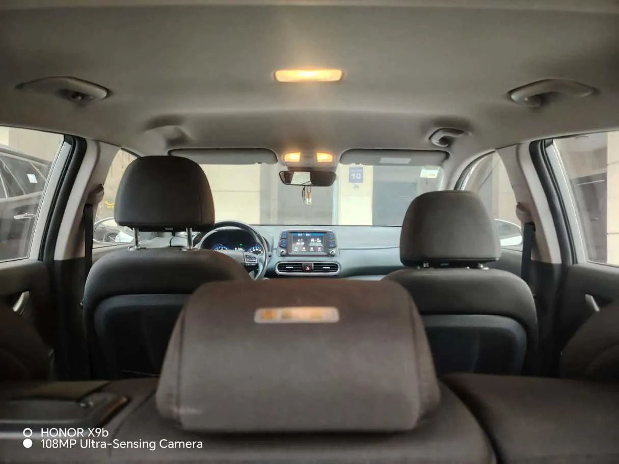 Car image 19
